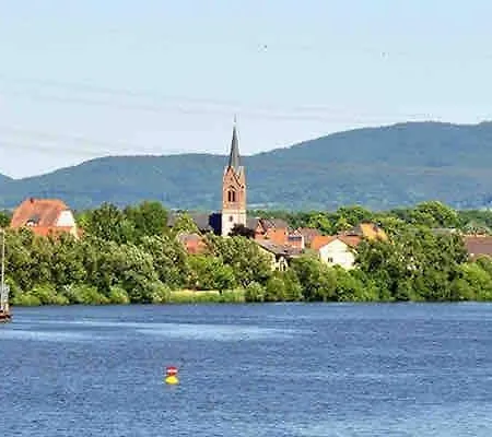Freistehendes Haus Mit Grossem Garten Zur Alleinigen Nutzung Grosskrotzenburg