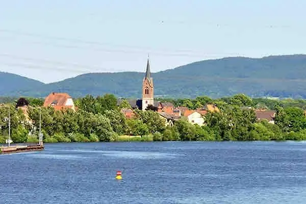 Freistehendes Haus Mit Grossem Garten Zur Alleinigen Nutzung Grosskrotzenburg